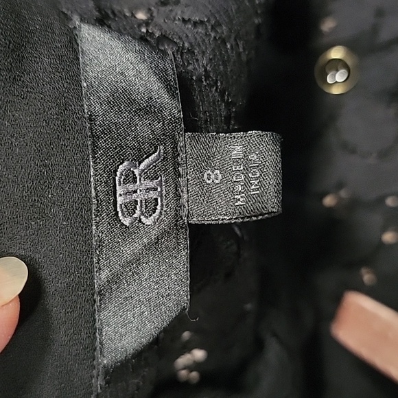 Banana Republic Size 8 Black Lace Button Front Blouse, Excellent Used Condition - Picture 10 of 10